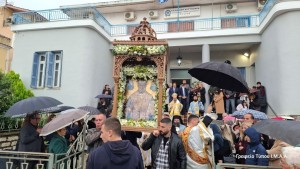 Συγκίνηση στον Αστακό: Τιμήθηκε ο Πολιούχος, Άγιος Νικόλαος, με κλειστό τον πυρόπληκτο ναό-Στο Πνευματικό Κέντρο η Λειτουργία