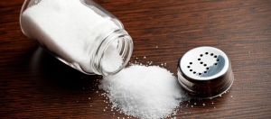 Τα 5 σημάδια που στέλνει το σώμα σας ότι πρέπει να ελαττώσετε το αλάτι