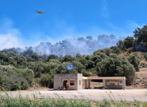 Οινιάδες: Φωτιά στον αρχαιολογικό χώρο - Στο αρχαίο θέατρο οι φλόγες