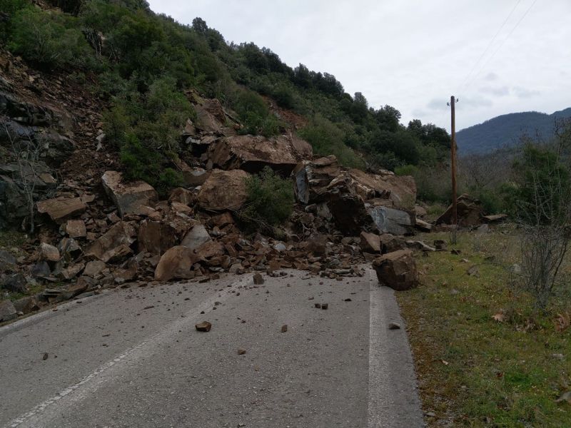 Ο Δήμος Ναυπακτίας ενημερώνει για πτώση βράχων στο Χάνι Ρέρεσης