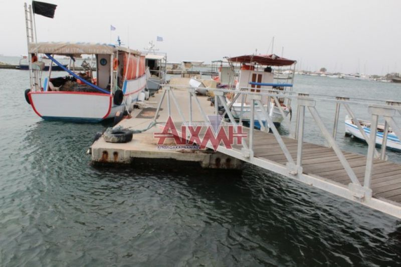Αντιμετώπιση προβλημάτων στην πλωτή εξέδρα του αλιευτικού καταφυγίου στο Λιμάνι Μεσολογγίου