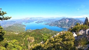 Το μονοπάτι των κοπαδιών στην Τσόκα, οδηγεί στην πιο όμορφη κορυφή με συγκλονιστική θέα στη λίμνη Κρεμαστών (βίντεο) (www.mixanitouxronou.gr)