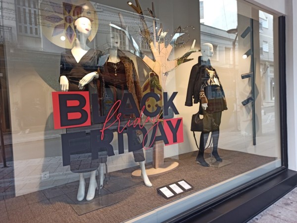 Αγρίνιο: Η ακρίβεια «ξεφουσκώνει» τη Black Friday