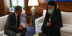 Ο Μητσοτάκης πίεσε τηλεφωνικά τον Αρχιεπίσκοπο να κλείσει τις εκκλησίες