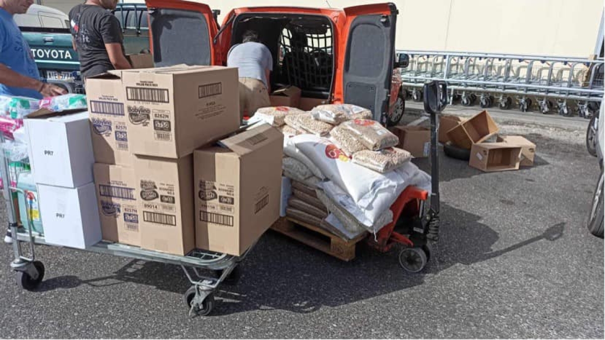Παρέα Αγρινιωτών συγκέντρωσε 1200 κιλά βοήθειας για τους πλημμυροπαθείς του Παλαμά σε πέντε μέρες (φωτο)