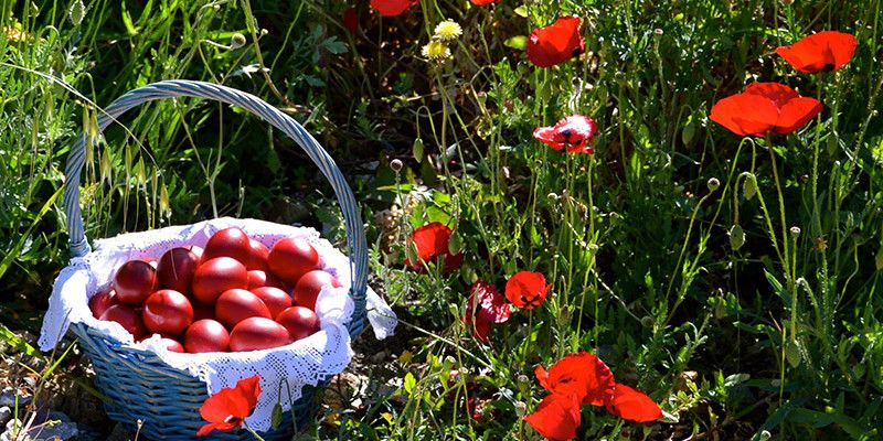 Πασχαλινές ευχές απο τον Γιώργο Καραμητσόπουλο