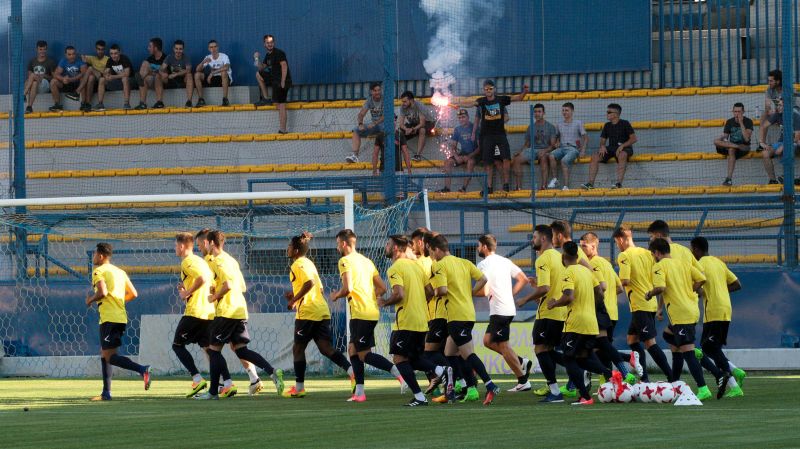 Απ’ τα άδεια γήπεδα στο καυτό «κλουβί»