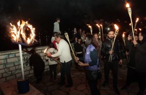 Το έθιμο της λαμπαδηφορίας για την επέτειο της 28ης Οκτωβρίου στον Αστακό