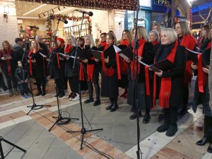 Αγαπημένες χριστουγεννιάτικες μελωδίες από την χορωδία Allegro στο Αγρίνιο (βίντεο, φωτο)