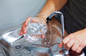 Πόσιμο νερό: βελτίωση της ποιότητας και της πρόσβασης