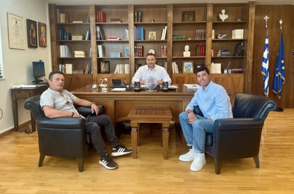 Αντώνης Μπούζας: Πρώτος σε διαγωνισμό στο Παρίσι ο Μελισσοκόμος από την Μηλιά Ναυπακτίας