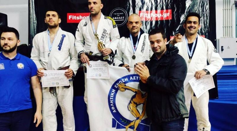 Νέα διάκριση στο jiu jitsu για τον Αγρινιώτη αστυνομικό Νίκο Μπανιά και τους αθλητές του (φωτο)