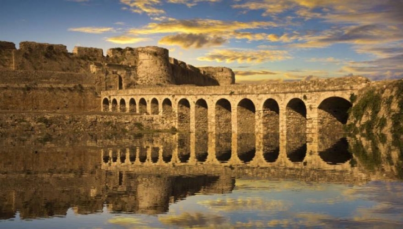 Τα 10 πιο εντυπωσιακά κάστρα της Ελλάδας: Επιβλητικά και πανέμορφα, αποτελούν πραγματικά «στολίδια» (φωτό)