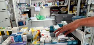 Τέλος οι ουρές για τα φάρμακα – Στο φαρμακείο της γειτονιάς θα τα στέλνει ο ΕΟΠΥΥ για τις σοβαρές ασθένειες
