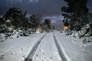 Ισχυρές χιονοπτώσεις στην ορεινή Ναυπακτία (vid)