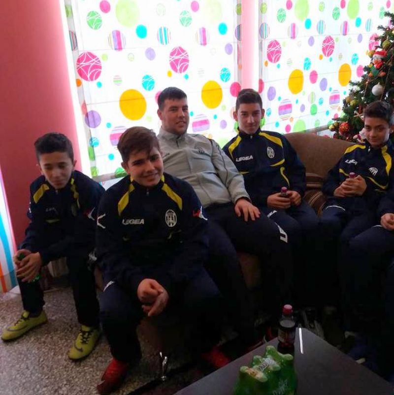 Η ομάδα Παίδων του ΠΑΟΚ Καλυβίων επισκέφθηκε «Το Χαμόγελο του Παιδιού»