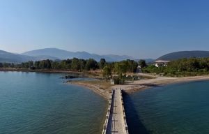 Κουκουμίτσα: Το κοσμοπολίτικο ελληνικό νησάκι που πας με τα πόδια