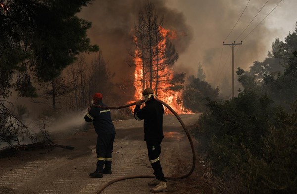 Φωτιές στην Ελλάδα: Ζέστη, ξηρασία, αμέλεια, εμπρησμοί έκαψαν 100.000 στρέμματα
