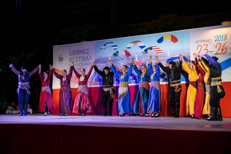 Αγρίνιο: Διεθνές Φεστιβάλ Παραδοσιακών Χορών - Eλληνική Bραδιά χθες Πέμπτη 23/8 στην Πλατεία Δημοκρατίας
