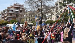 Αποκριάτικο πάρτι στην πλατεία Δημοκρατίας στο Αγρίνιο (φωτο)