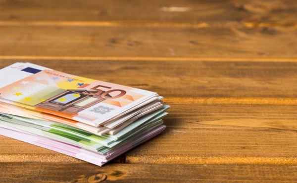 Μεγάλη Εβδομάδα γεμάτη πληρωμές: Καταβάλλονται 1,2 δισ. ευρώ σε περίπου 1,8 εκατ. δικαιούχους
