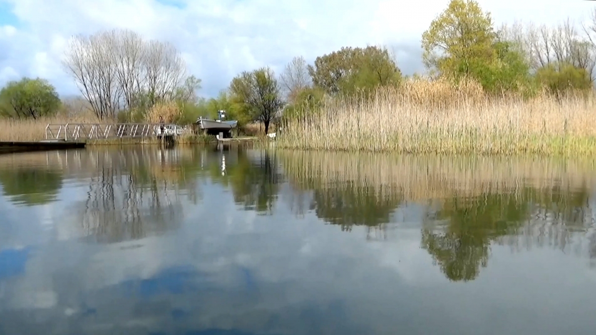 Λίμνη Τριχωνίδα: Ομορφιά… παντός καιρού! (φωτο - βίντεο)