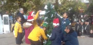 Αγρίνιο: «‘Αι Βασίληδες» χάρισαν χαμόγελα σε δεκάδες παιδιά στην πλατεία Δημοκρατίας