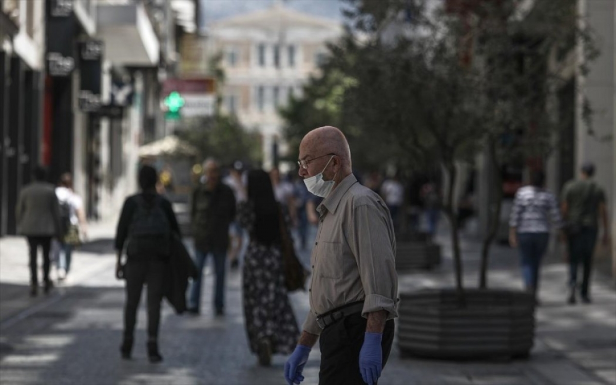 Κορωνοϊός: Έρχεται το τέλος για τις μάσκες σε εξωτερικούς χώρους