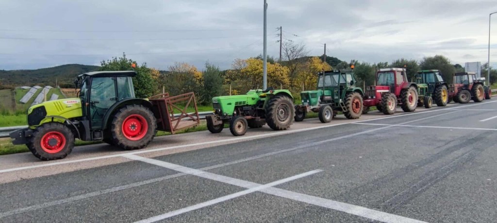 Ανοικτή η Ιόνια Οδός στο Αγγελόκαστρο από τους αγρότες, συνεχίζεται όμως η εκτροπή στην Παλαιά Εθνική