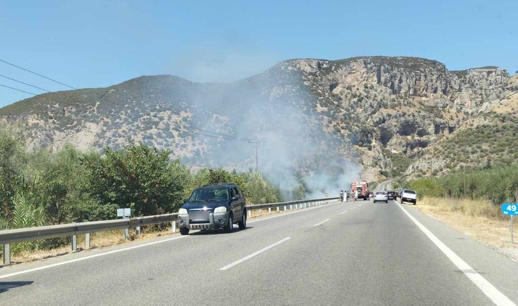 Φωτιά σε ελαιώνα στη διασταύρωση Χρυσοβεργίου