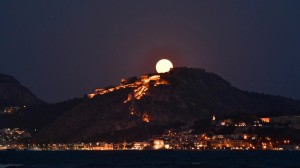 Η Πανσέληνος του Ιουλίου εντυπωσιάζει: Το Φεγγάρι του Ελαφιού σε μοναδικές φωτογραφίες
