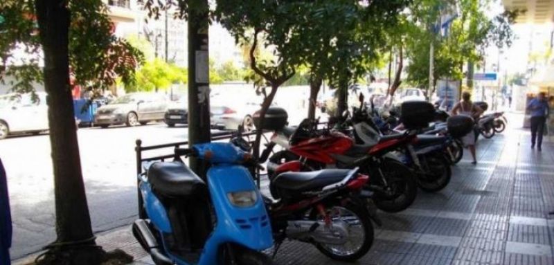 «Τέλος» τα μηχανάκια στα πεζοδρόμια – Έρχεται ρύθμιση