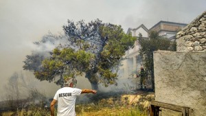Τι αποζημιώσεις δικαιούνται όσοι έχουν περιουσίες που καταστράφηκαν από τις πυρκαγιές