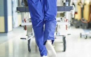 Ο Άδωνις Γεωργιάδης ανακοίνωσε σε ποια νοσοκομεία διορίζονται 500 τραυματιοφορείς - Δείτε τη λίστα