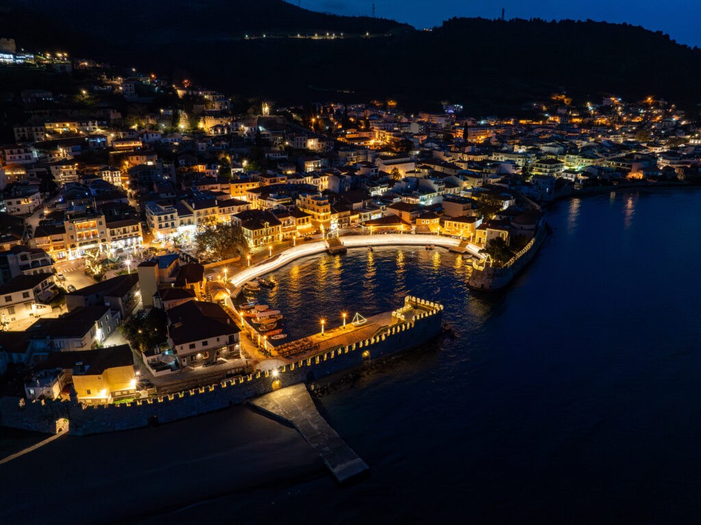 Χριστούγεννα στη Ναύπακτο – Γιορτινή μαγεία στο ενετικό λιμάνι (www.travel.gr)