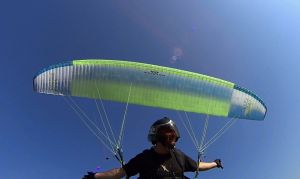 Flight to freedom with "PARAPENTE"