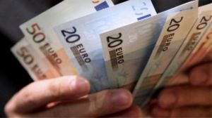 “Μπαίνει” το επίδομα των 800€ σε 600.000 επαγγελματίες – Τελειώνει η προθεσμία για έκπτωση φόρου 25%