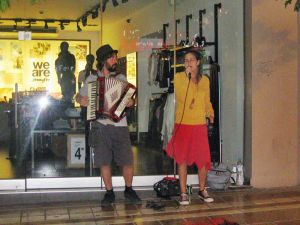 Street Music στο Αγρινίο από τους Nusha &amp; Pavi