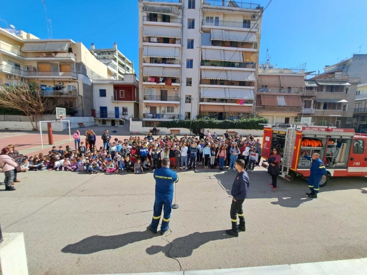 Στο 4ο Δημοτικό Σχολείο Αγρινίου κλιμάκιο της Πυροσβεστικής Υπηρεσίας  Αγρινίου