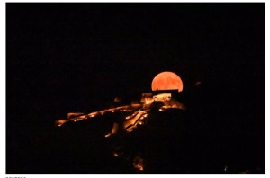 «Φεγγάρι του Ελαφιού»: Απίστευτες εικόνες από την πανσέληνο του Ιουλίου