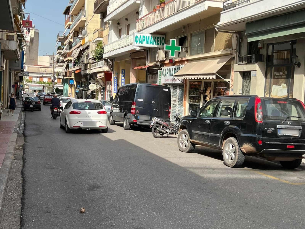 Επαγγελματίες γύρω απο την Μητρόπολη Αγρινίου ζητούν την επιστροφή των αστικών: «Καταστρεφόμαστε…» (video)