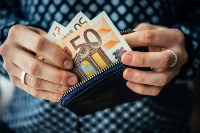 ΚΕΑ: Αλλάζουν τα κριτήρια, έρχονται αυξήσεις – Όλα τα σενάρια