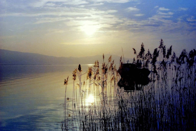 Τριχωνίδα: η χρυσή λίμνη (φωτο)