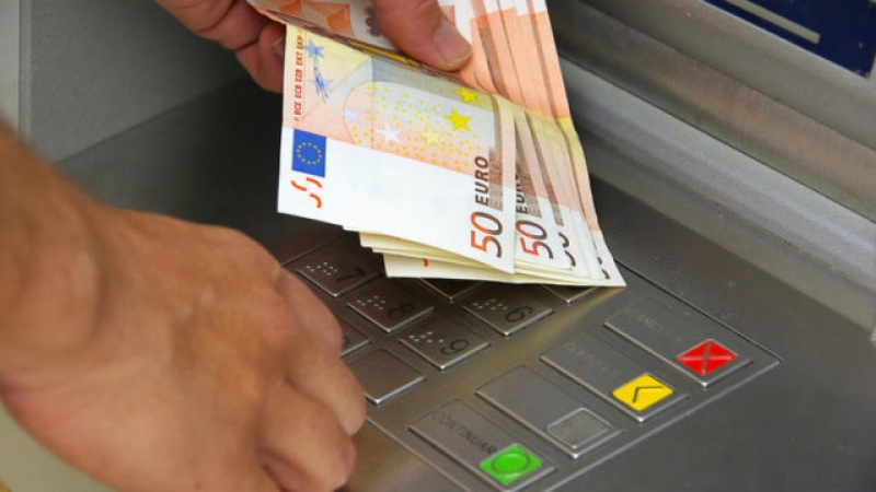Μέχρι την Παρασκευή η ανάληψη των 300 ευρώ – Σάββατο μηδενίζει το κοντέρ