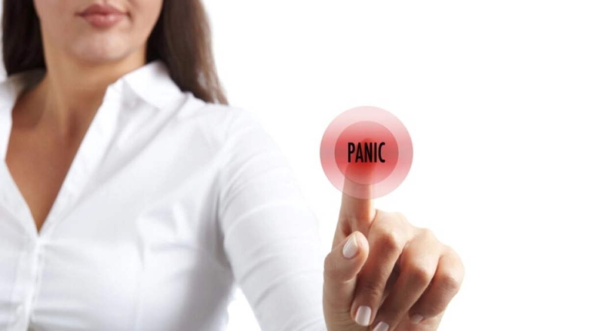 Panic Button: Επεκτείνεται σε ολόκληρη τη χώρα – Χορηγείται πλέον σε κάθε ενήλικο θύμα ενδοοικογενειακής βίας