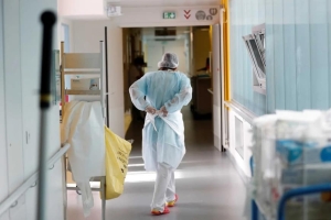 Τέλος τα έκτακτα μέτρα για τον κορωνοϊό στα νοσοκομεία – Τι ισχύει για τις Μονάδες Φροντίδας Ηλικιωμένων