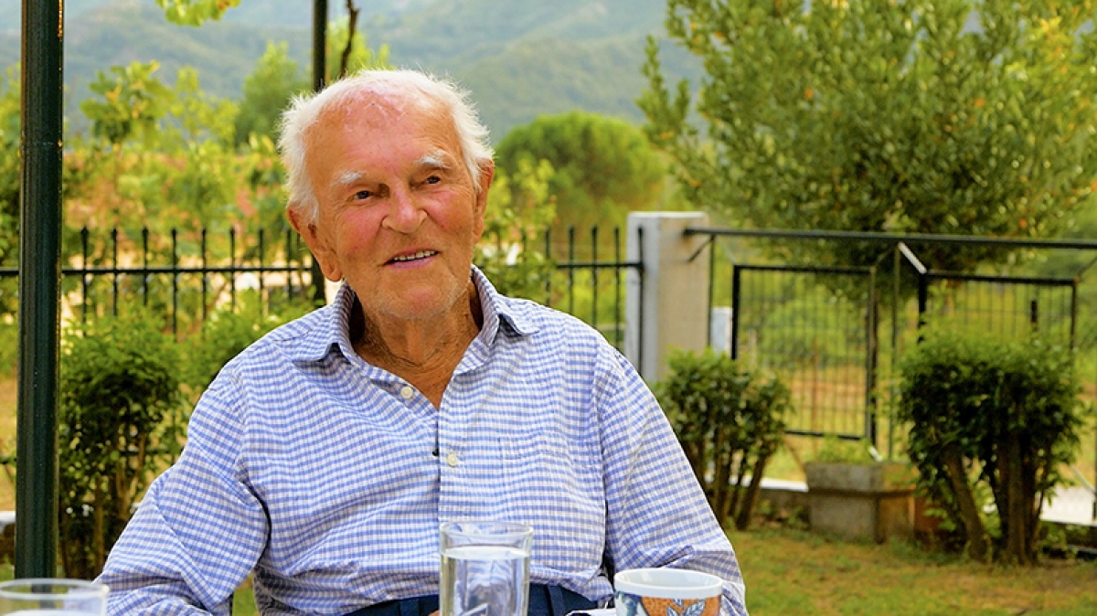 Ιστορίες ζωής από τον 97χρονο παππού Κώστα (Βίντεο)