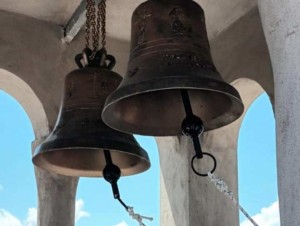 Θέρμο: Νέες καμπάνες κοσμούν το παρεκκλήσι του Αγίου Παϊσίου