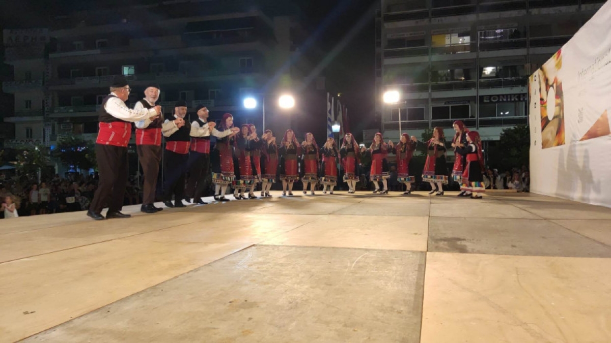 Αγρίνιο: Άρχισε η μεγάλη γιορτή του Διεθνούς Φεστιβάλ Παραδοσιακών Χορών με την Ελληνική βραδιά (εικόνες)