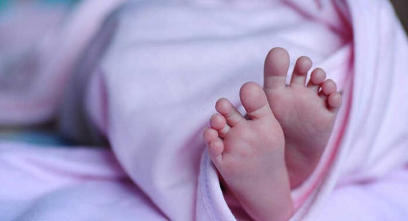 Επίδομα γέννας: Πότε θα το πάρουν οι δικαιούχοι – Πώς και πού θα κάνετε αίτηση